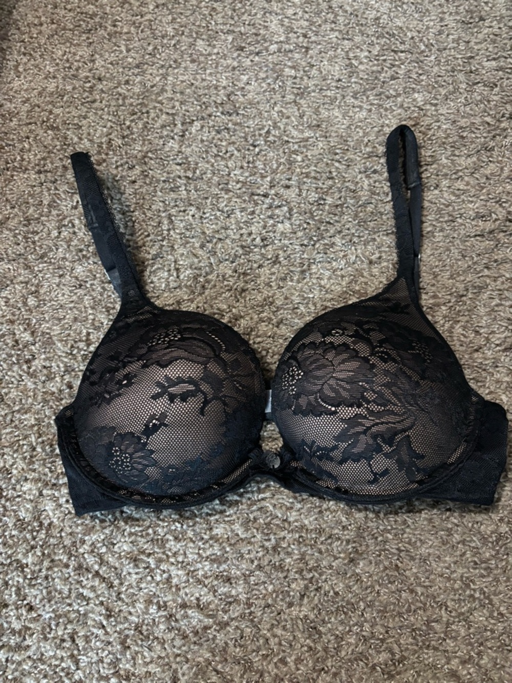 Victoria’s Secret Black & Nude Lace Underwire Bra. Beautiful! 32D